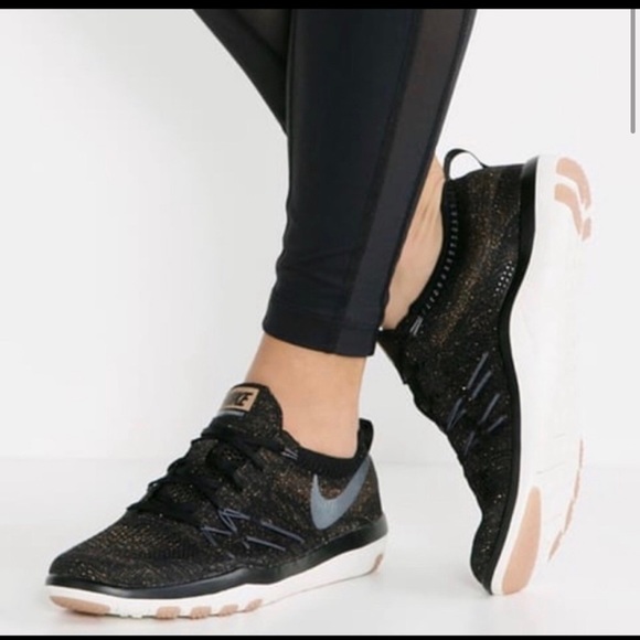 nike flyknit rose